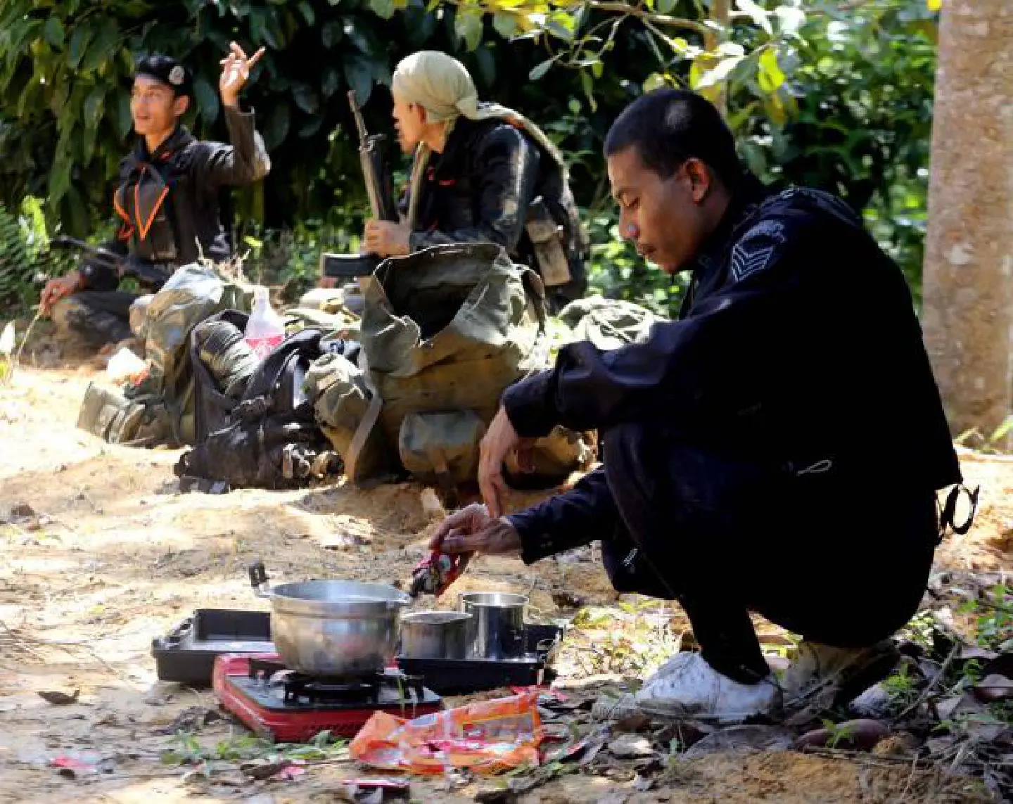 Officials kill suspected bombmaker in Narathiwat Officials kill suspected bombmaker in Narathiwat
