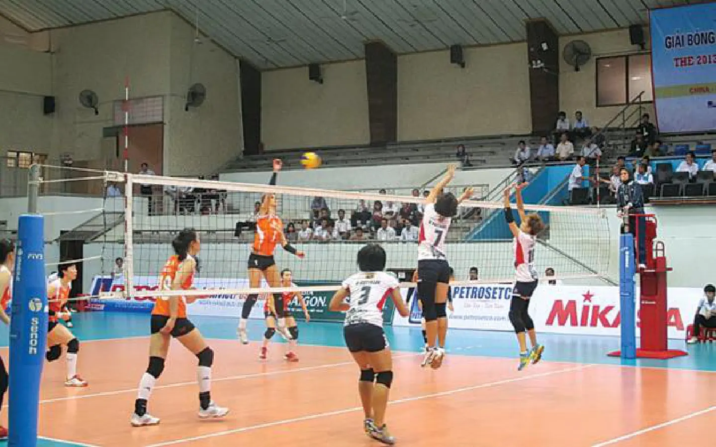 Chinese too strong for Thais
