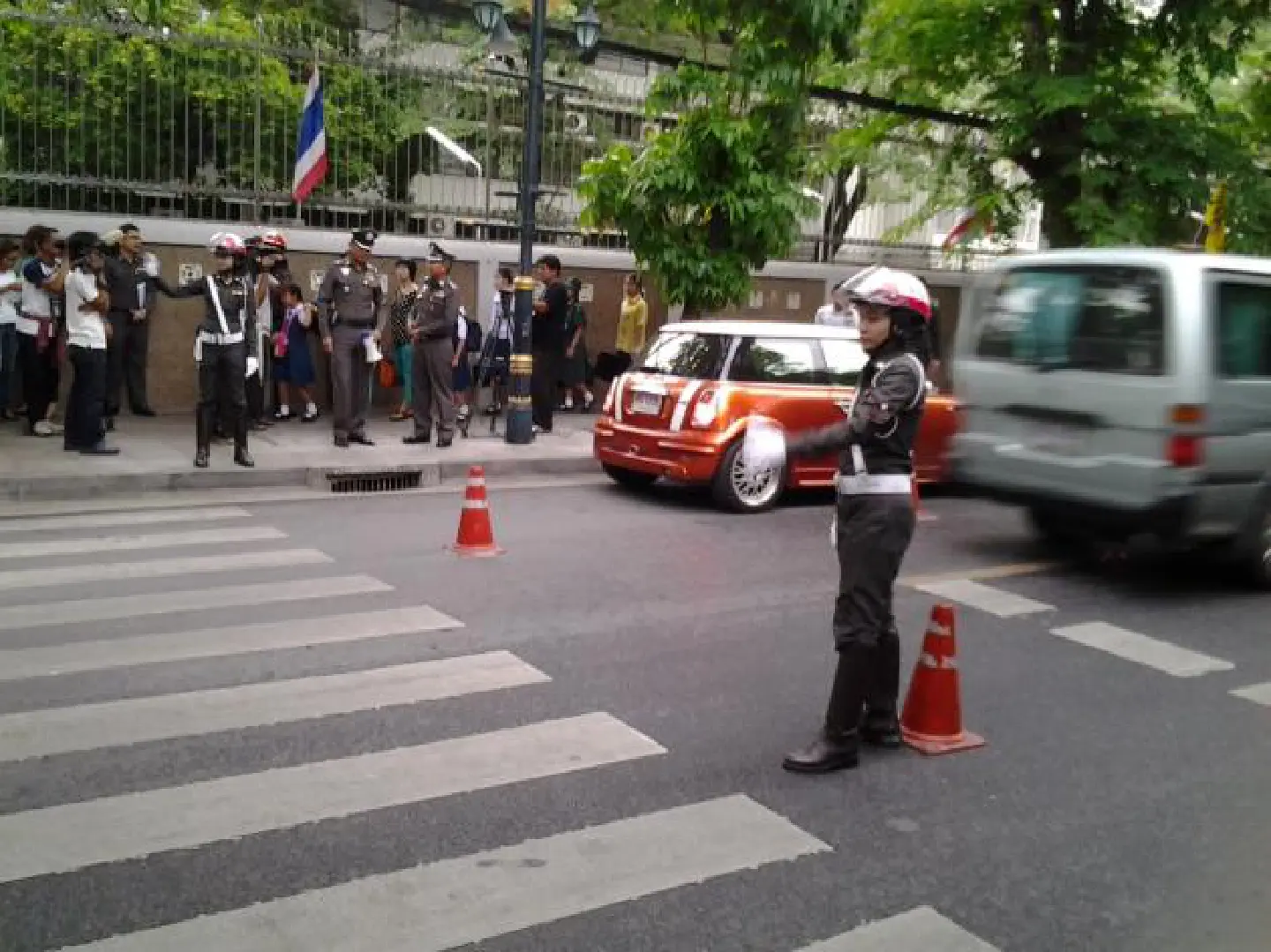 Traffic police offer tips as schools open Traffic police offer tips as schools open