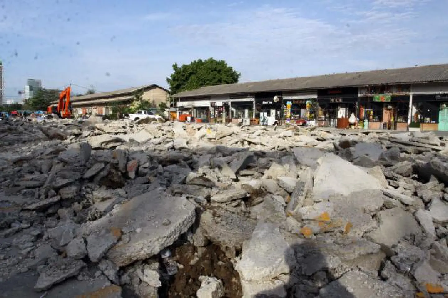 SRT offers deal to vendors at Rot Fai market