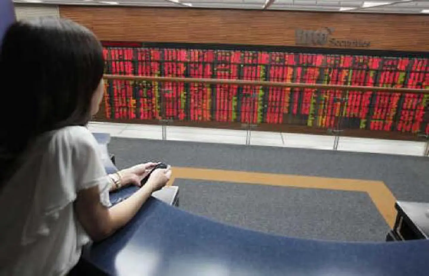 SET soothes investors as Asia bourses fall on US sell-off SET soothes investors as Asia bourses fall on US sell-off