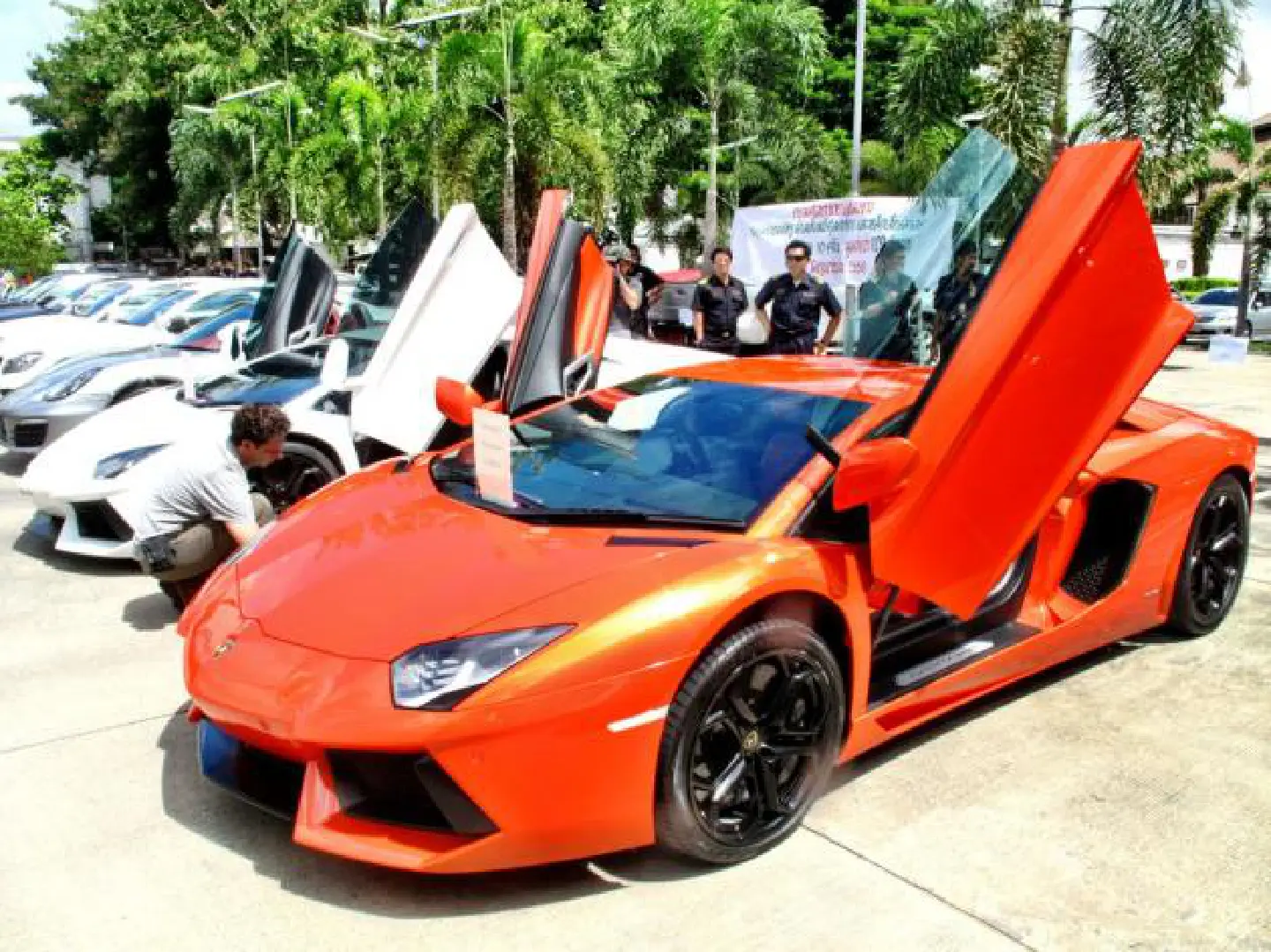 10 hihg-end cars worth Bt129m seized 10 hihg-end cars worth Bt129m seized