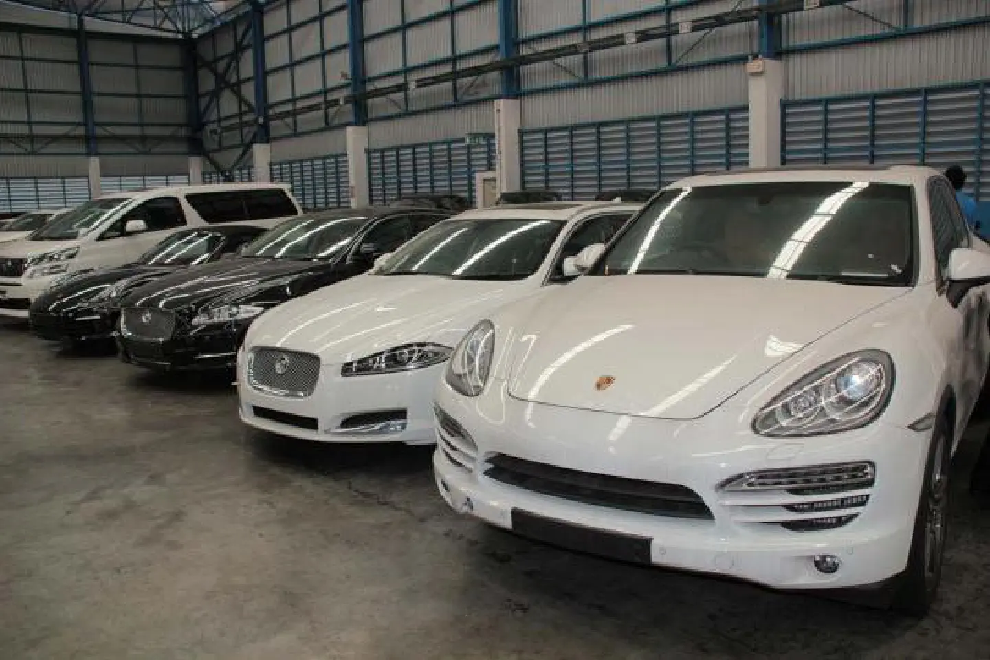 DSI tells luxury car owners to keep valid documents ready DSI tells luxury car owners to keep valid documents ready