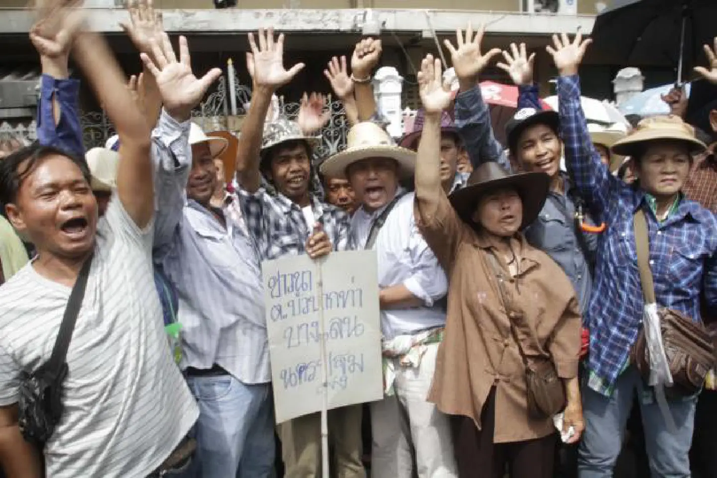 Boonsong vows to review rice price decision Boonsong vows to review rice price decision