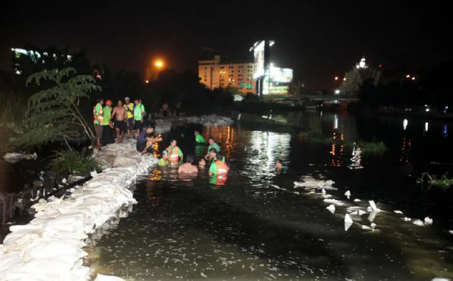 Contractors warned after canal overflows Contractors warned after canal overflows