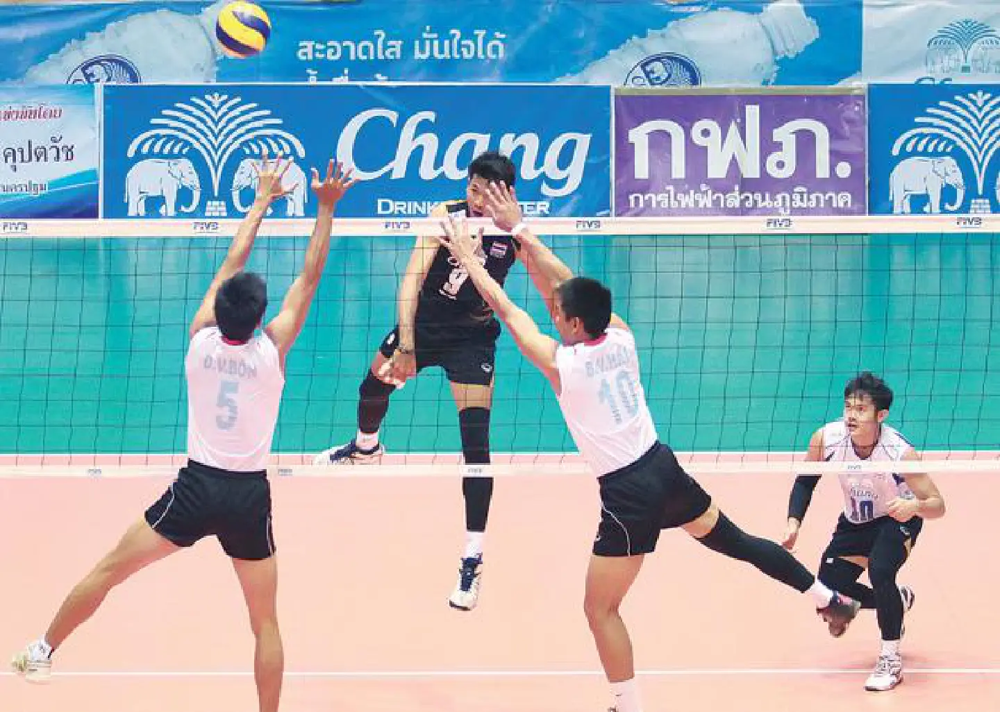 Men's spikers take step closer to World C'ships