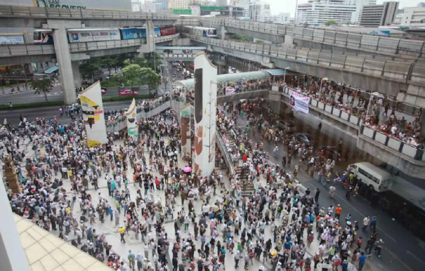 White-mask group suspends its protests in Bangkok White-mask group suspends its protests in Bangkok