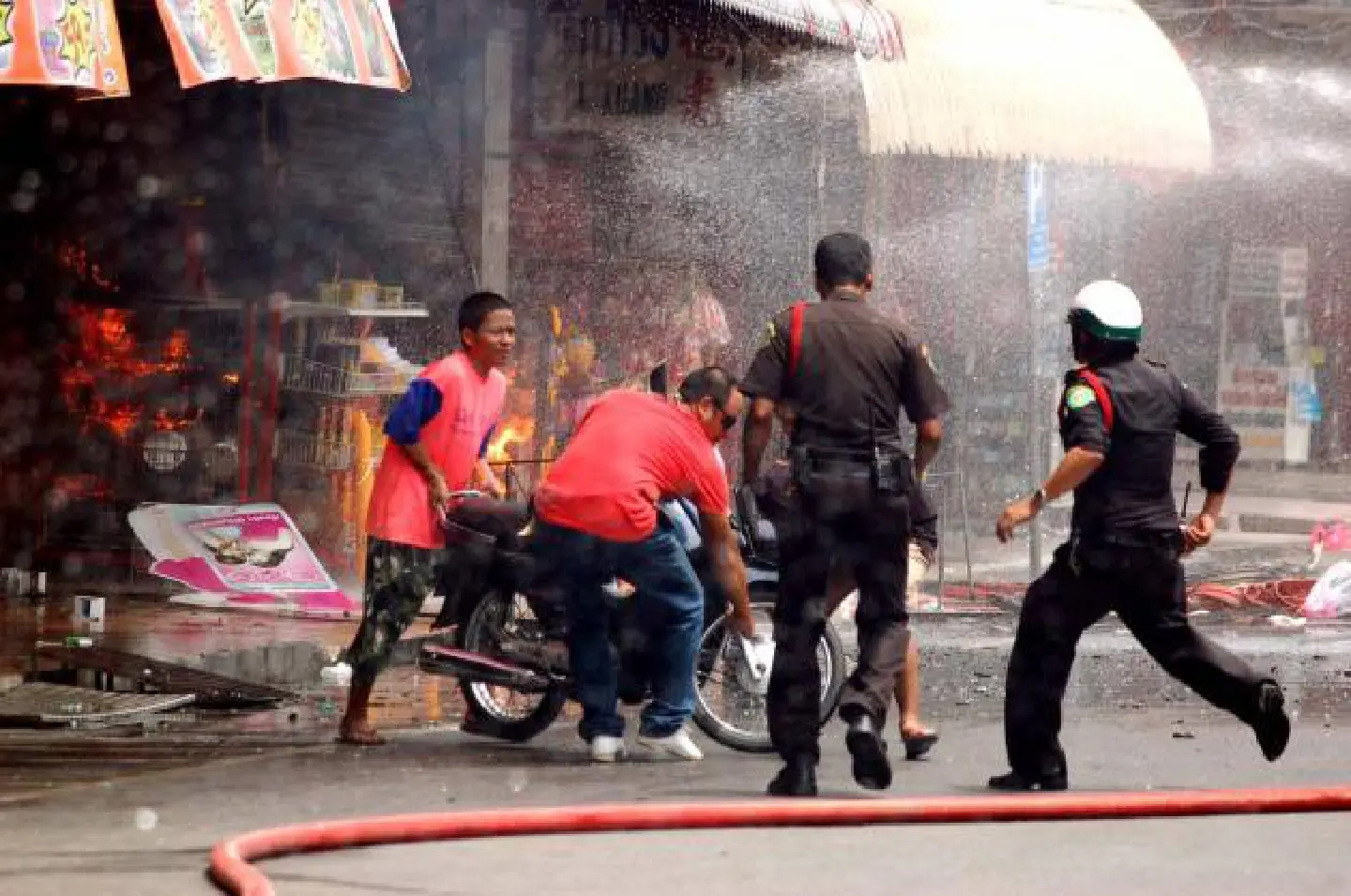 Hat Yai shop fire causes Bt100m in damage Hat Yai shop fire causes Bt100m in damage