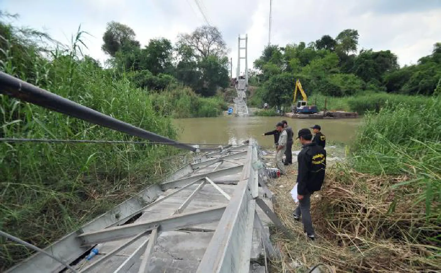 Substandard slings used in Ayutthaya bridge that collapsed Substandard slings used in Ayutthaya bridge that collapsed