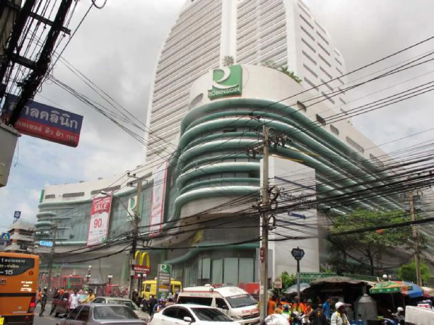 Fire at Bang Rak Robinson