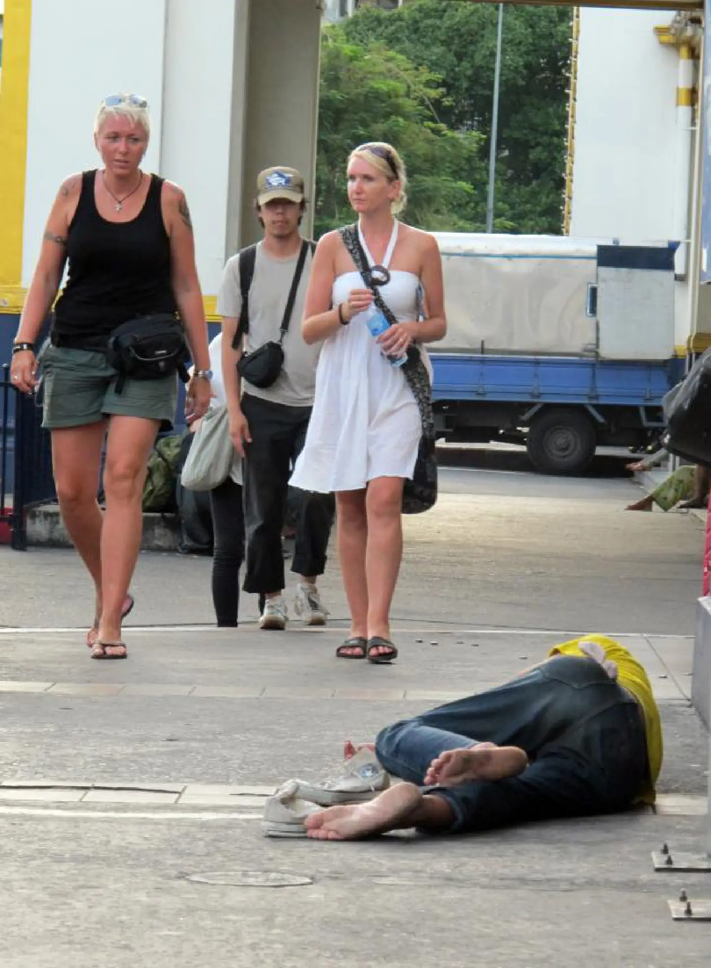 Homeless foreigners 'lack assistance'