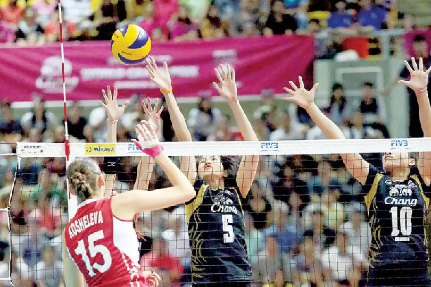 Thais battle valiantly but fail to beat Russians