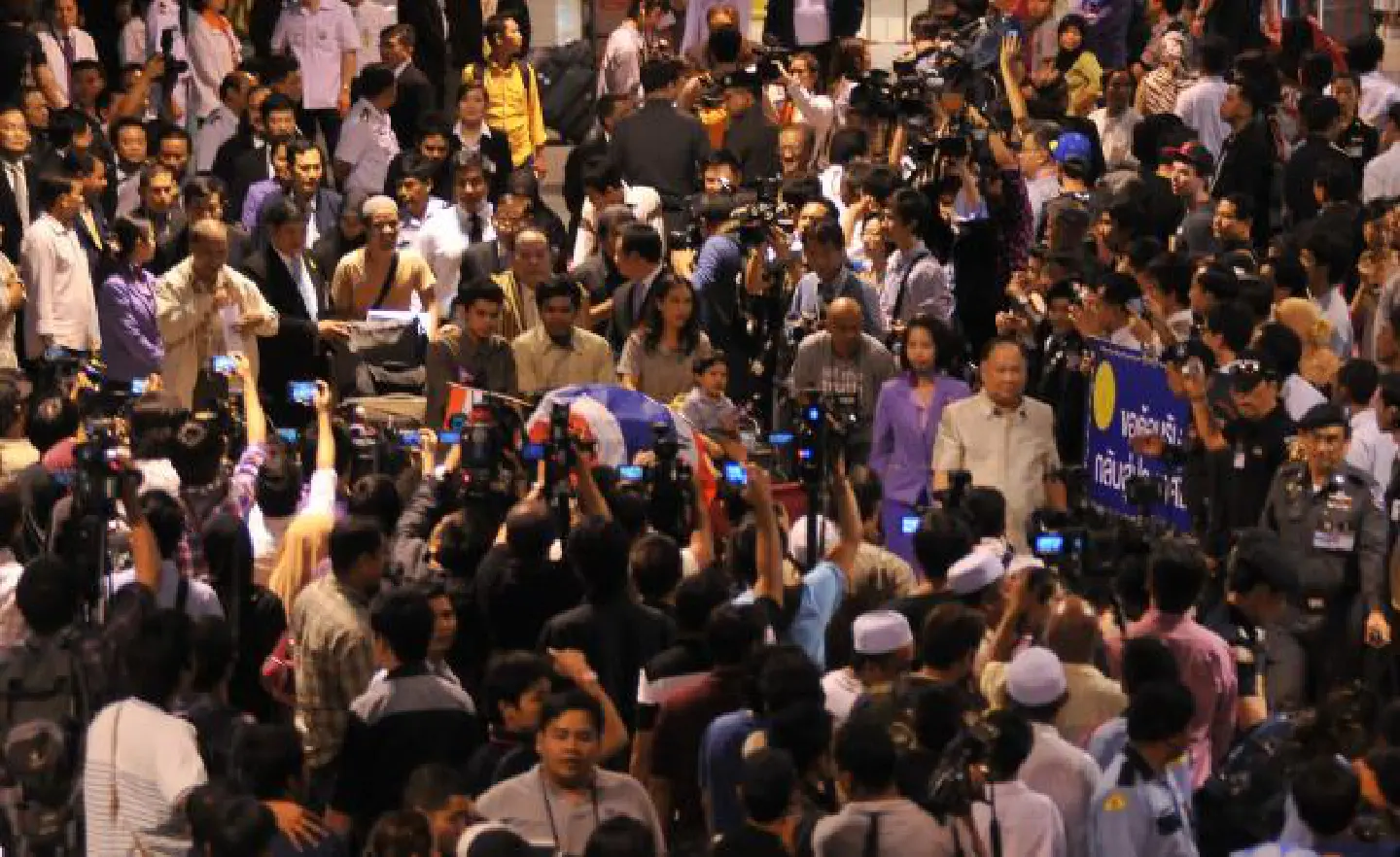 600 Thais flown back, 300 still in Egypt 600 Thais flown back, 300 still in Egypt