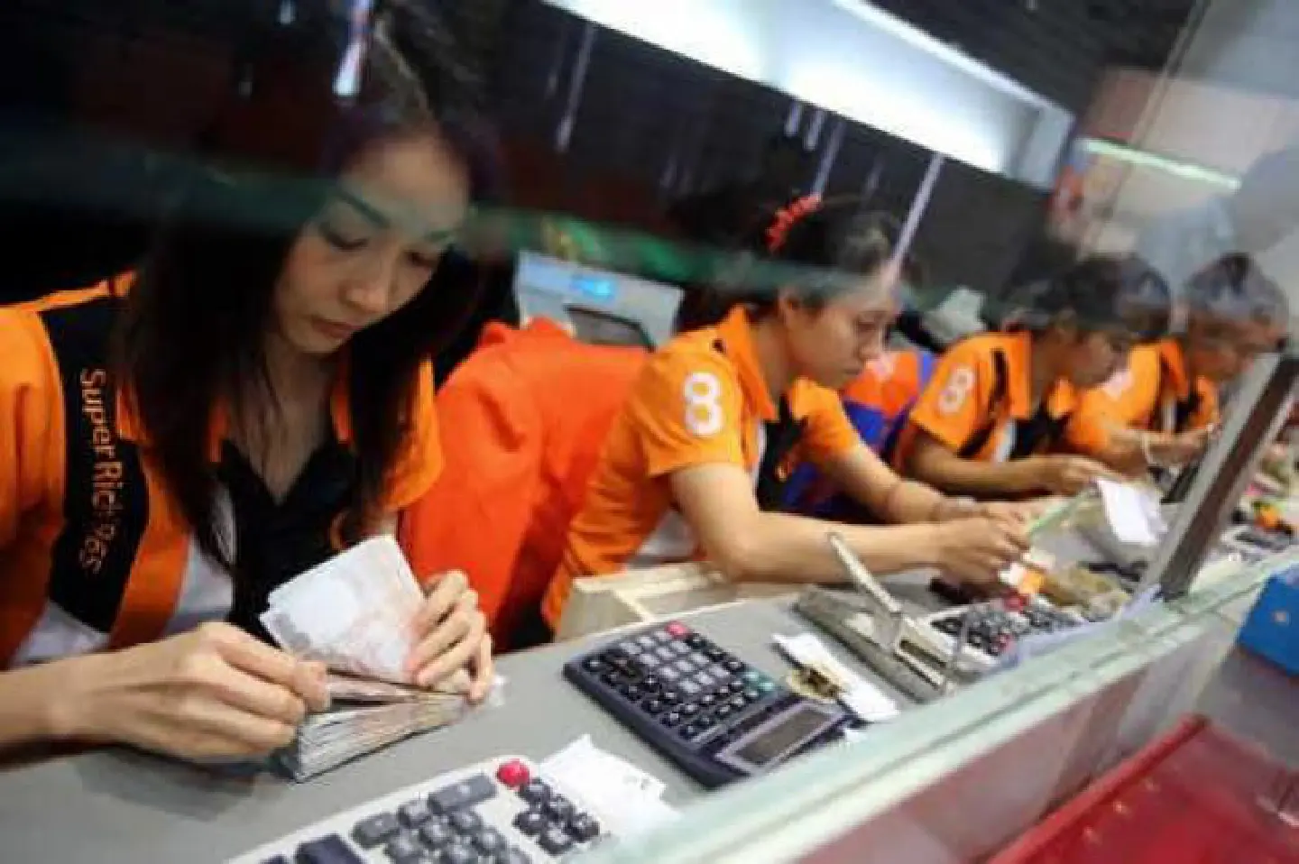 Baht fall cheers exporters Baht fall cheers exporters