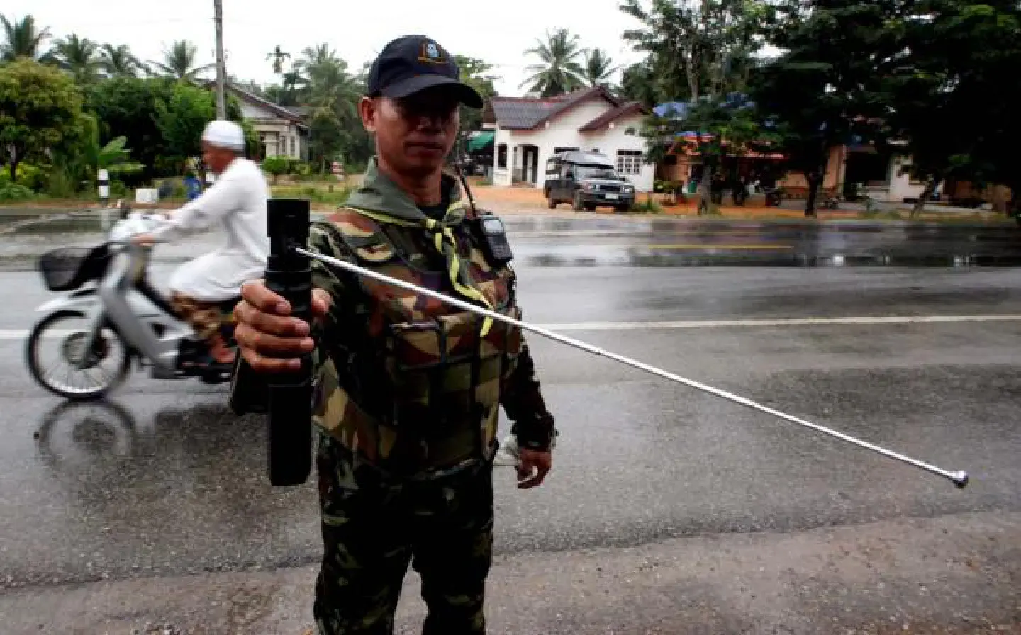 DSI to probe citizenship, bomb-detector scams DSI to probe citizenship, bomb-detector scams