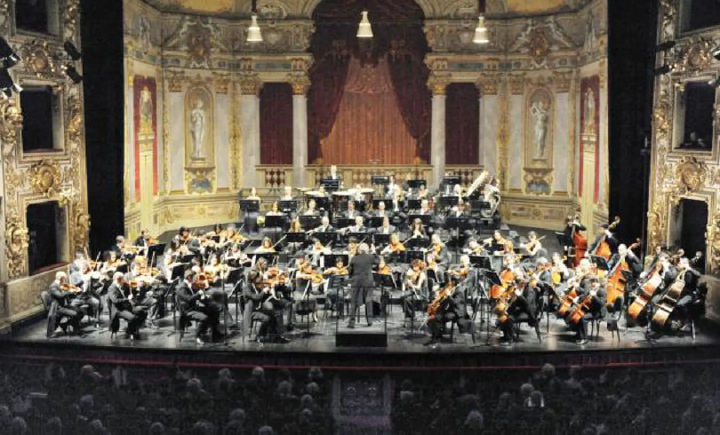 Splendour in the symphonies Splendour in the symphonies