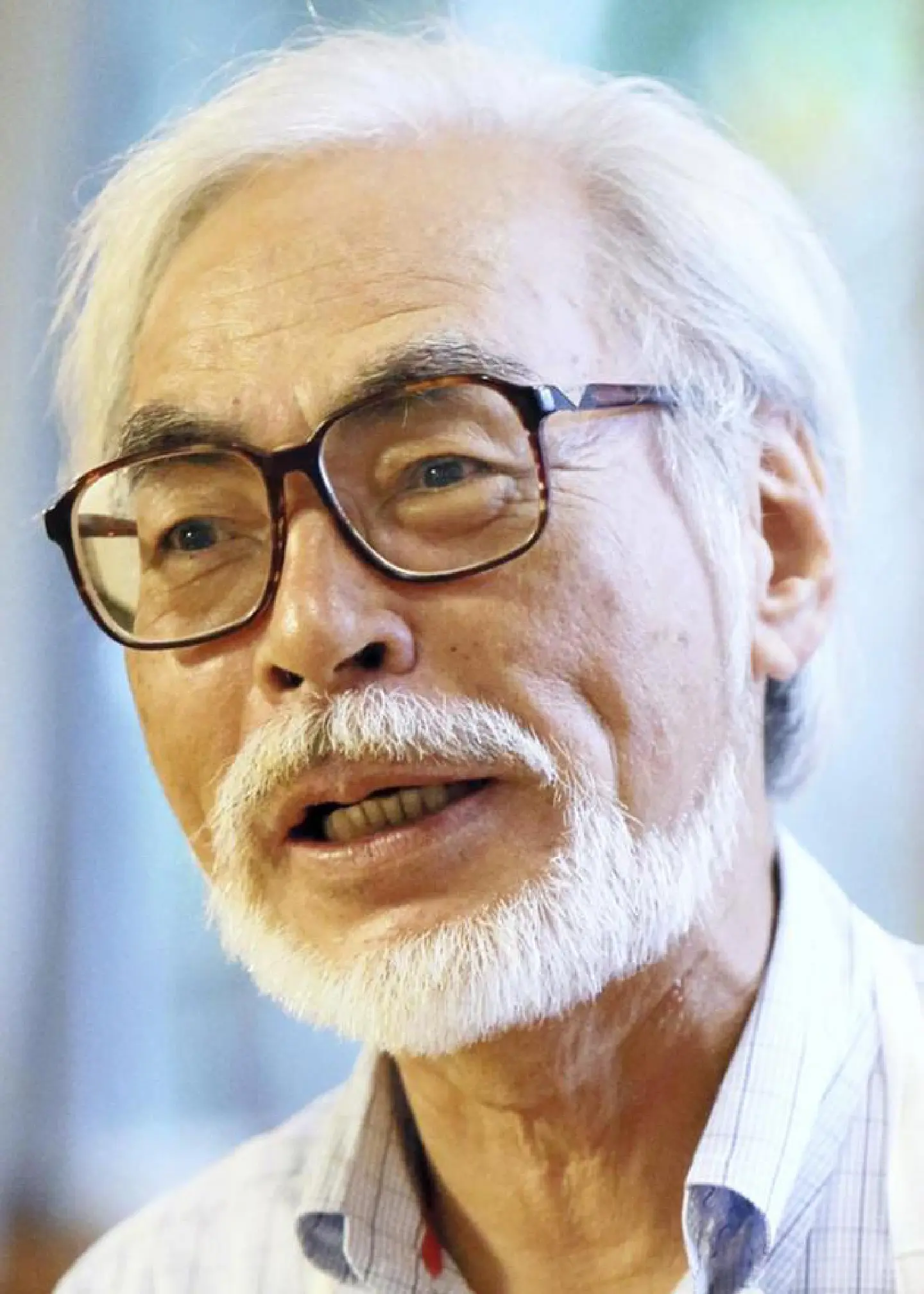 Miyazaki flies away Miyazaki flies away