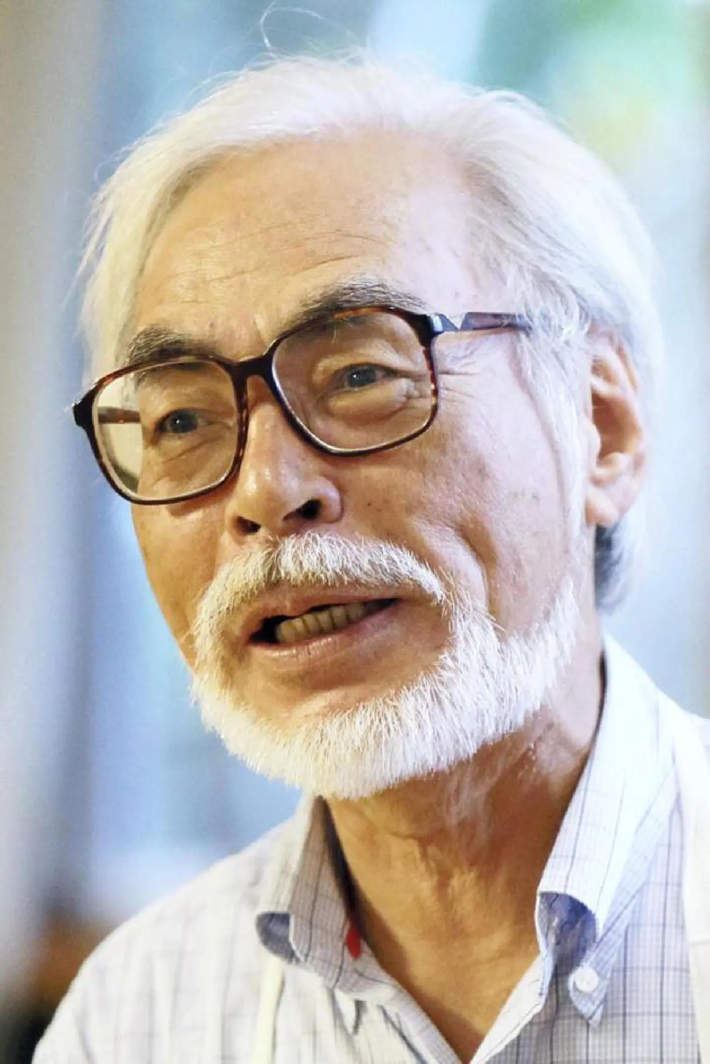 Miyazaki flies away Miyazaki flies away
