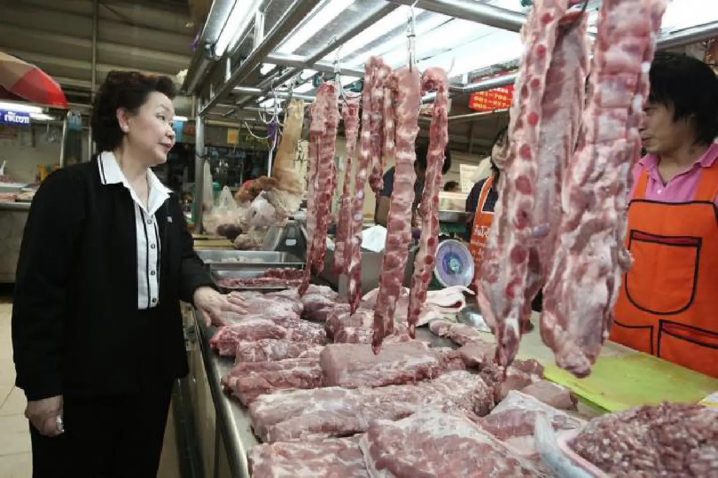 Top Commerce official faces threat Top Commerce official faces threat