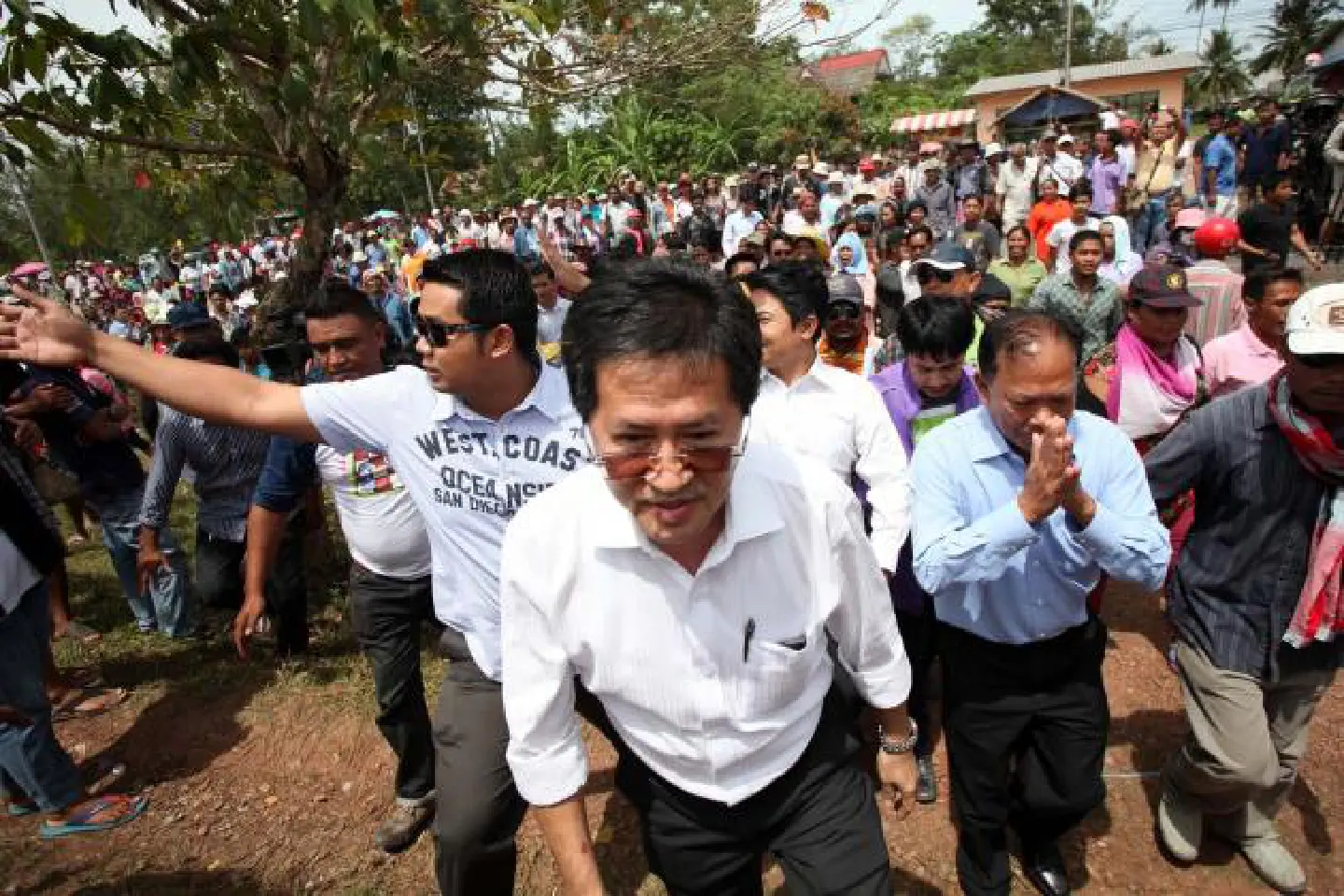 Govt issues warning to 'rubber hoarders' believed to be behind rallies Govt issues warning to 'rubber hoarders' believed to be behind rallies