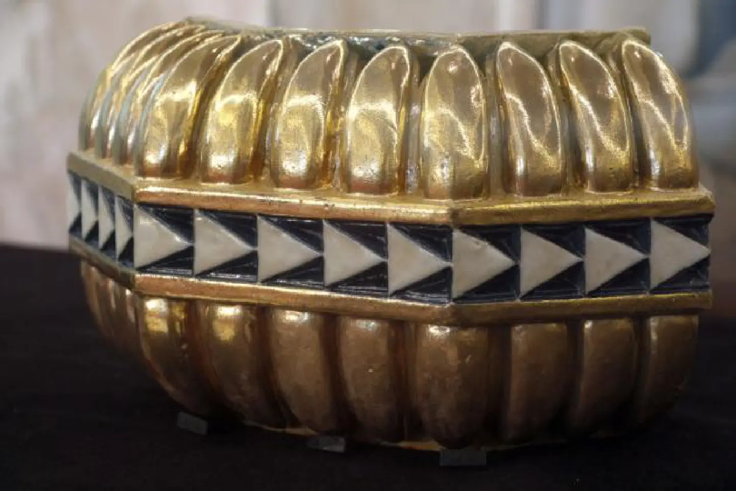 The jeweller in the throne hall