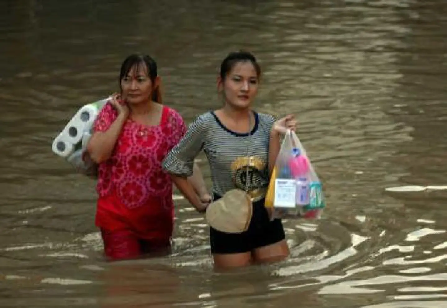 Retailers use lessons of 2011 crisis to take flood precautions Retailers use lessons of 2011 crisis to take flood precautions