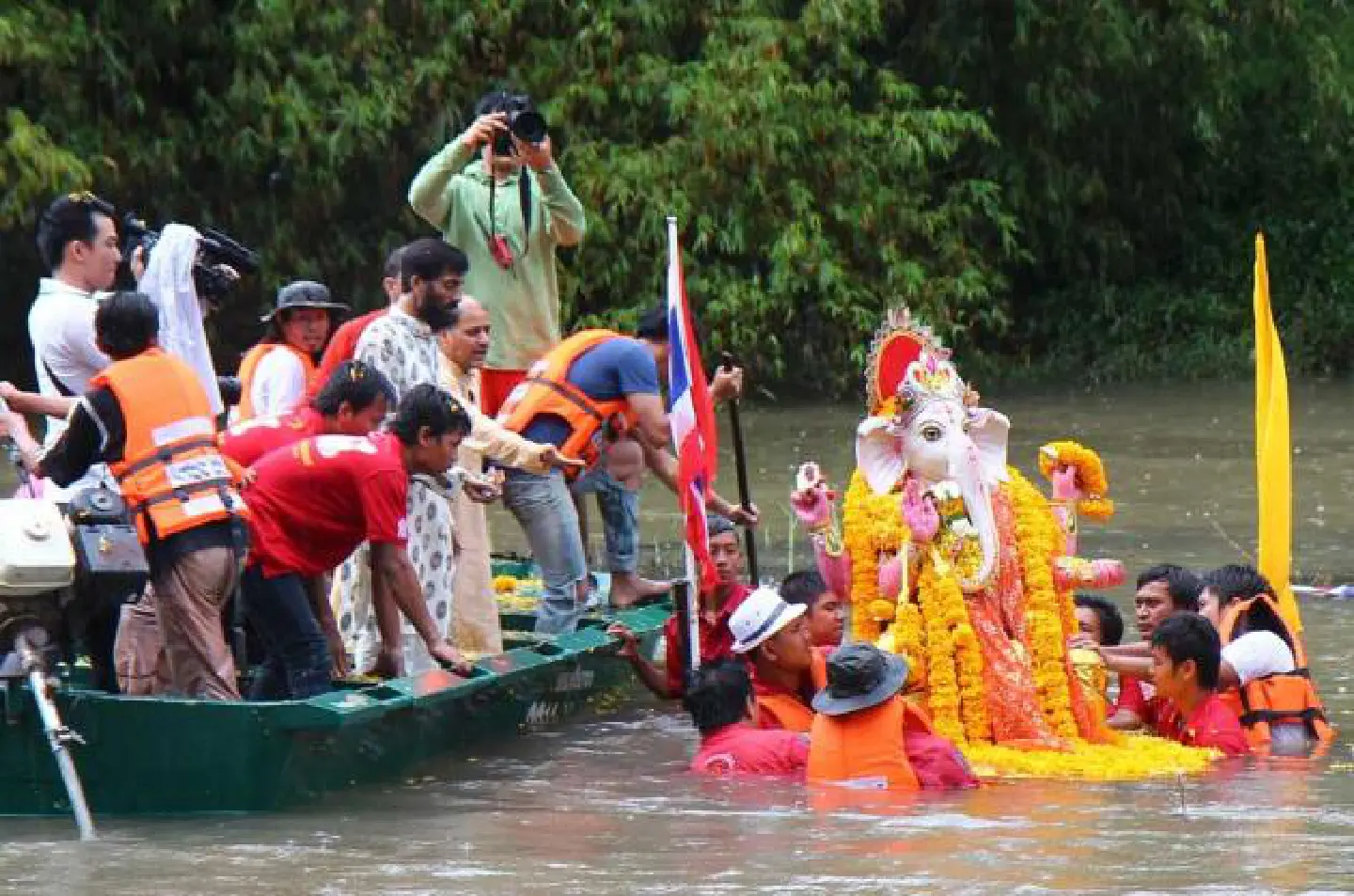 Ganesha's following grows and grows Ganesha's following grows and grows