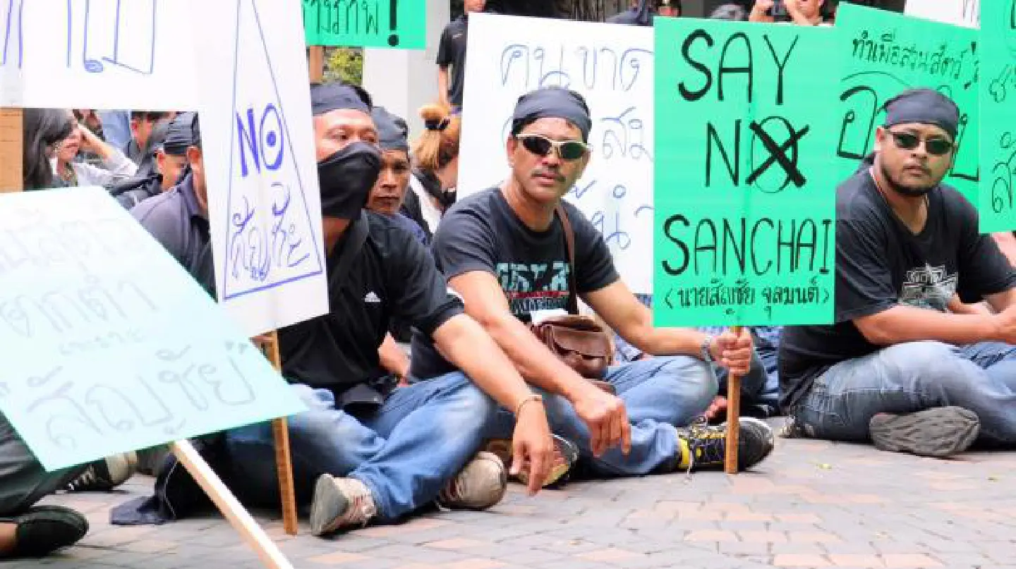 Zookeepers rally to oust national chief Zookeepers rally to oust national chief