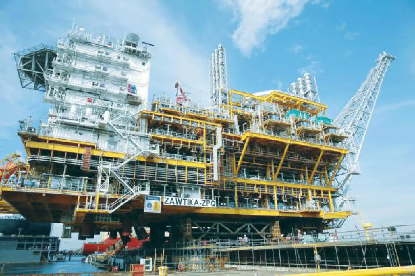 PTTEP's gas-processing, living-quarters platform sets sail for Zawtika field in the Gulf of Mottama