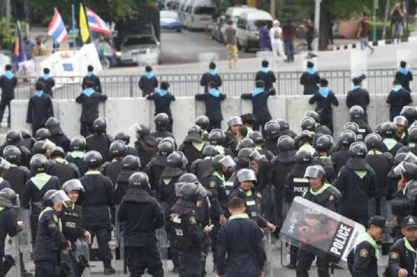 Police and riot forces on alert at Govt House : Paradorn Police and riot forces on alert at Govt House : Paradorn