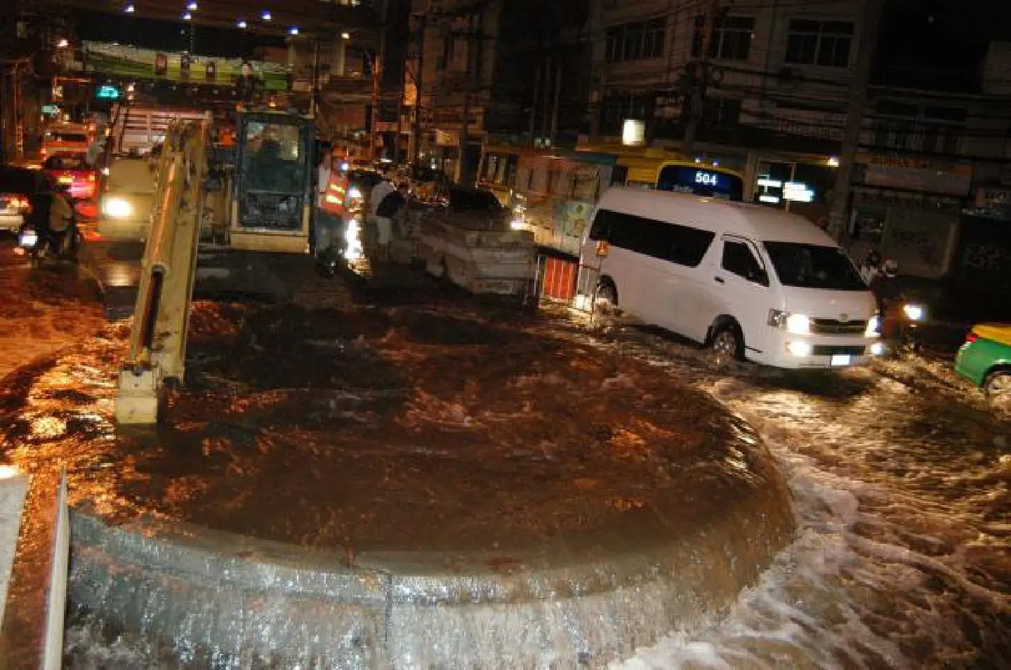 Cable-laying mishap disrupts tap-water supply Cable-laying mishap disrupts tap-water supply
