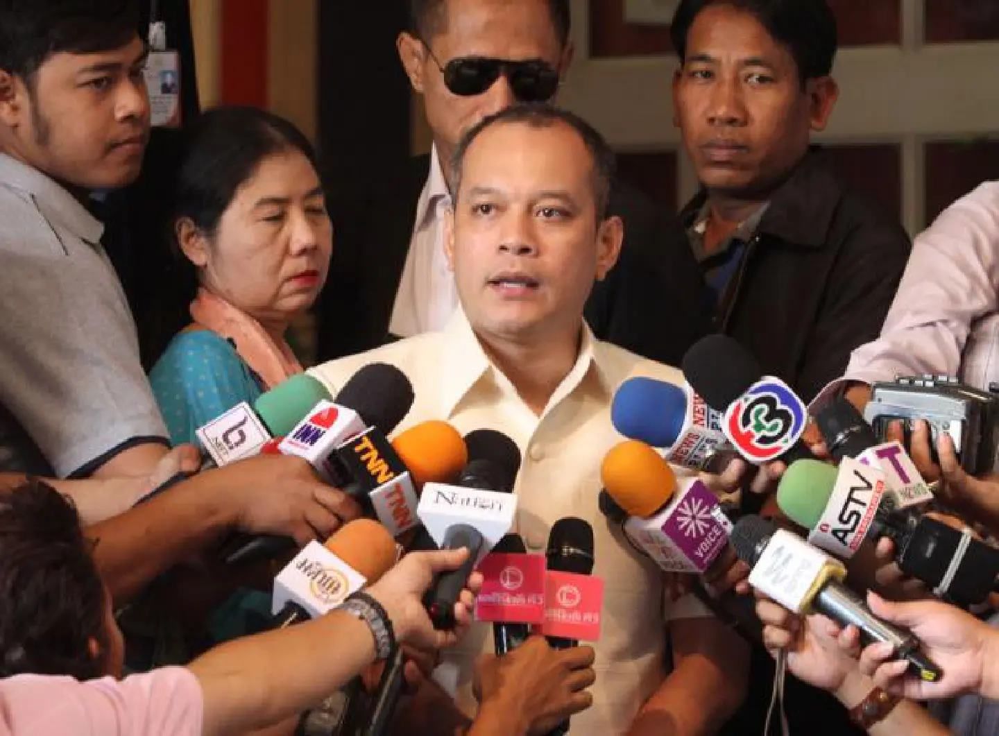 Why the amnesty bill has caused a split between Pheu Thai and the red shirts