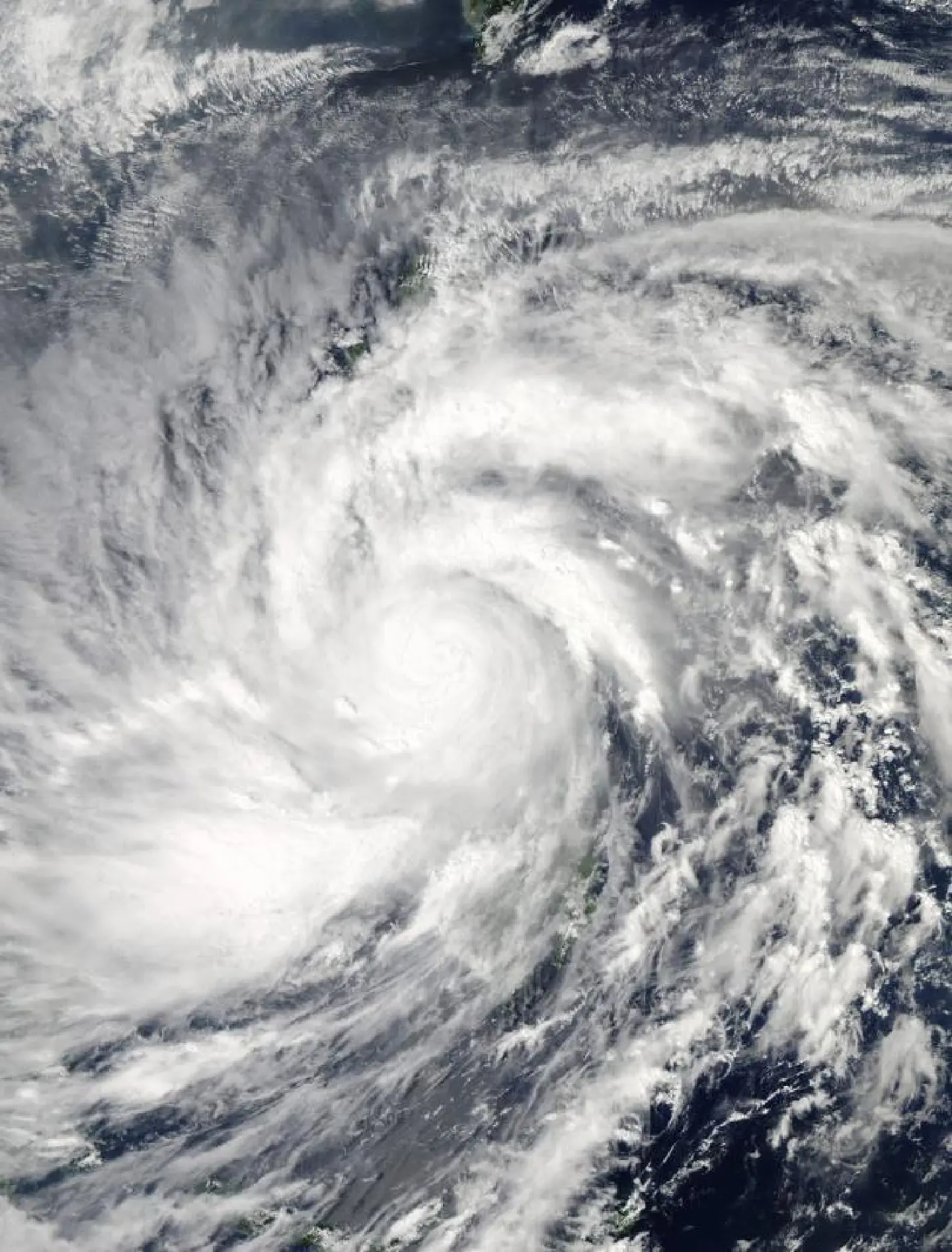 More than 100 dead, nearly 800,000 displaced in Philippines More than 100 dead, nearly 800,000 displaced in Philippines