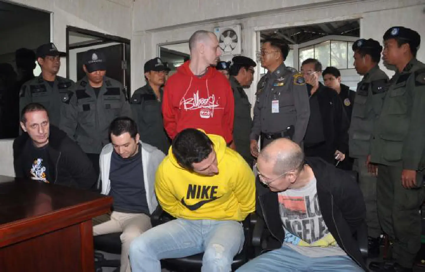 Police officer sacked for helping Russian duo Police officer sacked for helping Russian duo