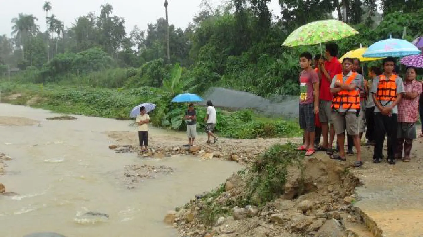 Flood crisis in South eases as rain stops Flood crisis in South eases as rain stops