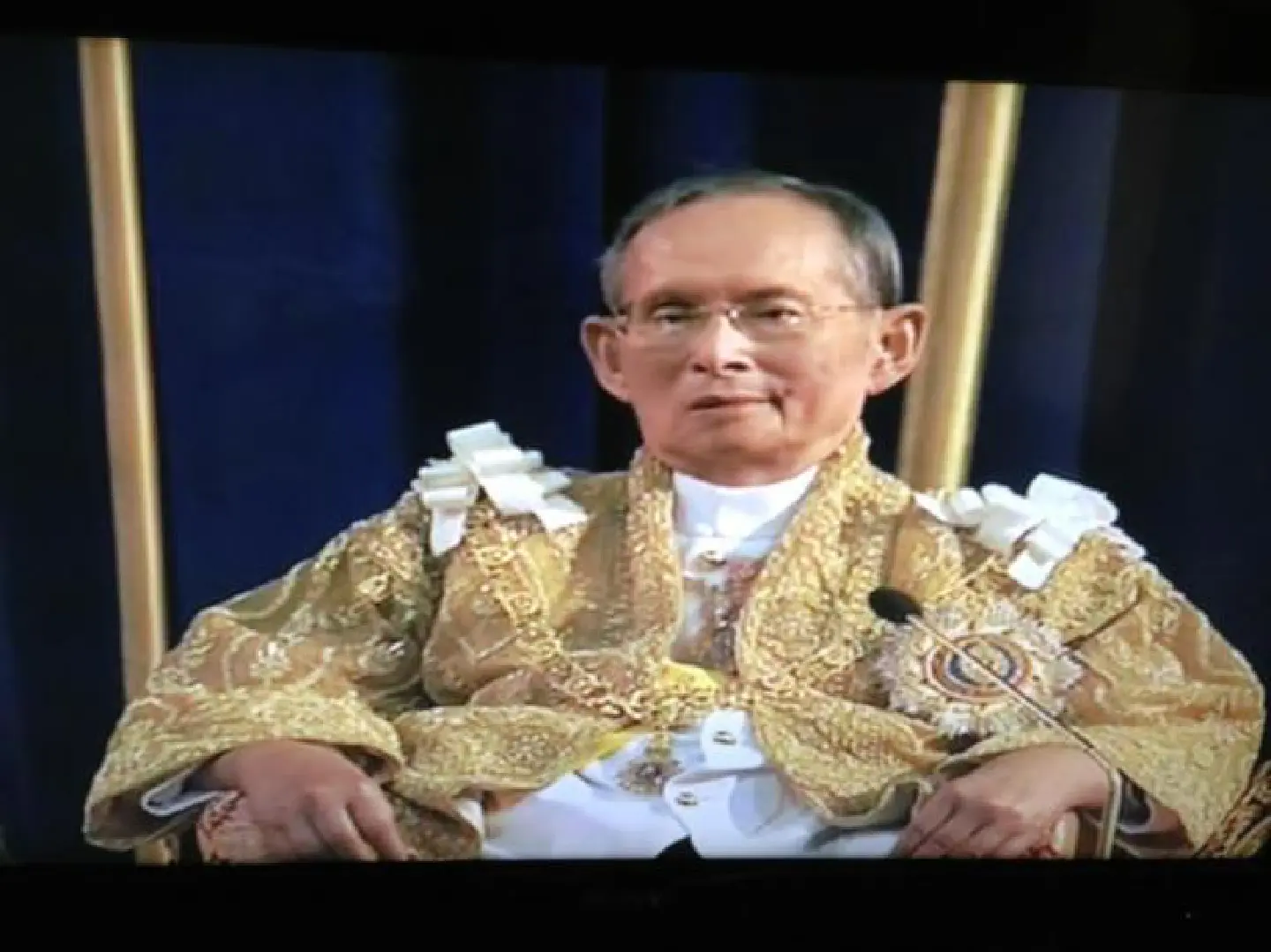His Majesty urges Thais to perform duties for sake of nation His Majesty urges Thais to perform duties for sake of nation