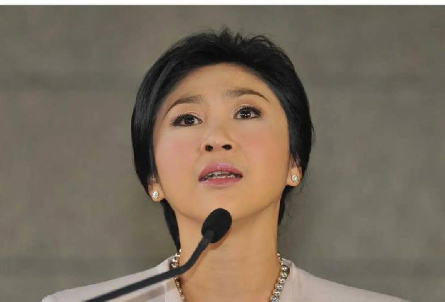 Yingluck insists she will not resign before polls Yingluck insists she will not resign before polls