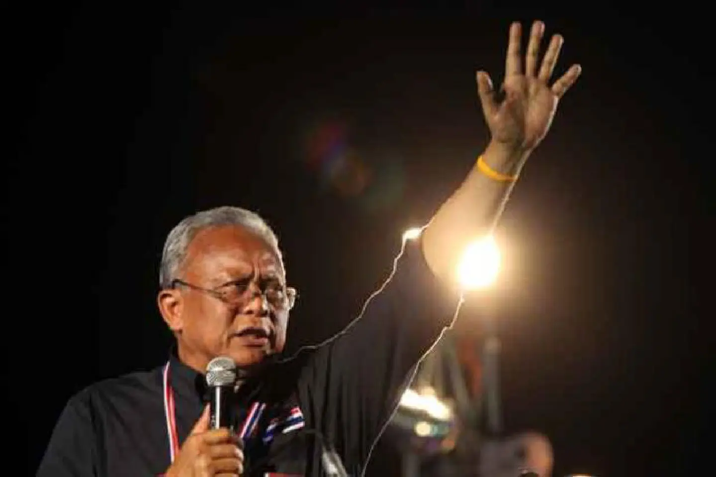 Suthep to face court on January 8 Suthep to face court on January 8