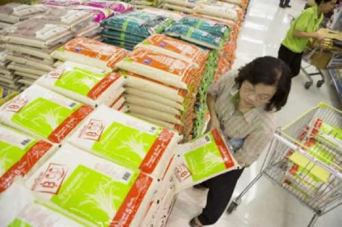 Retailers gear for shutdown Retailers gear for shutdown