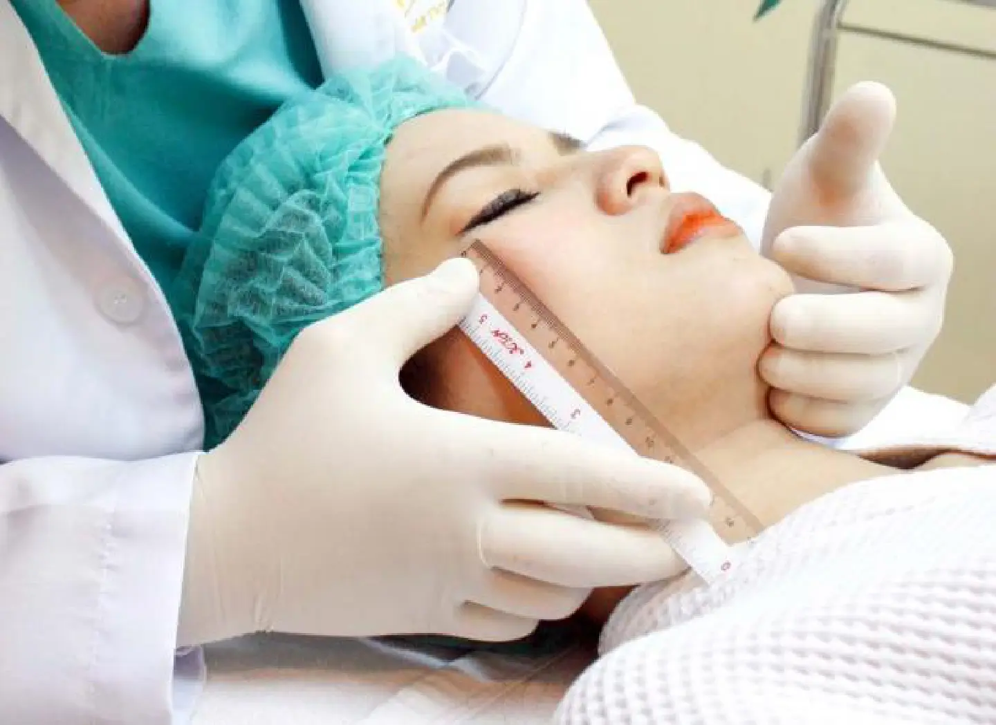 Siriraj urges caution in cosmetology Siriraj urges caution in cosmetology