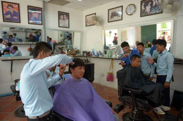 Sign language frees deaf from 'prison'