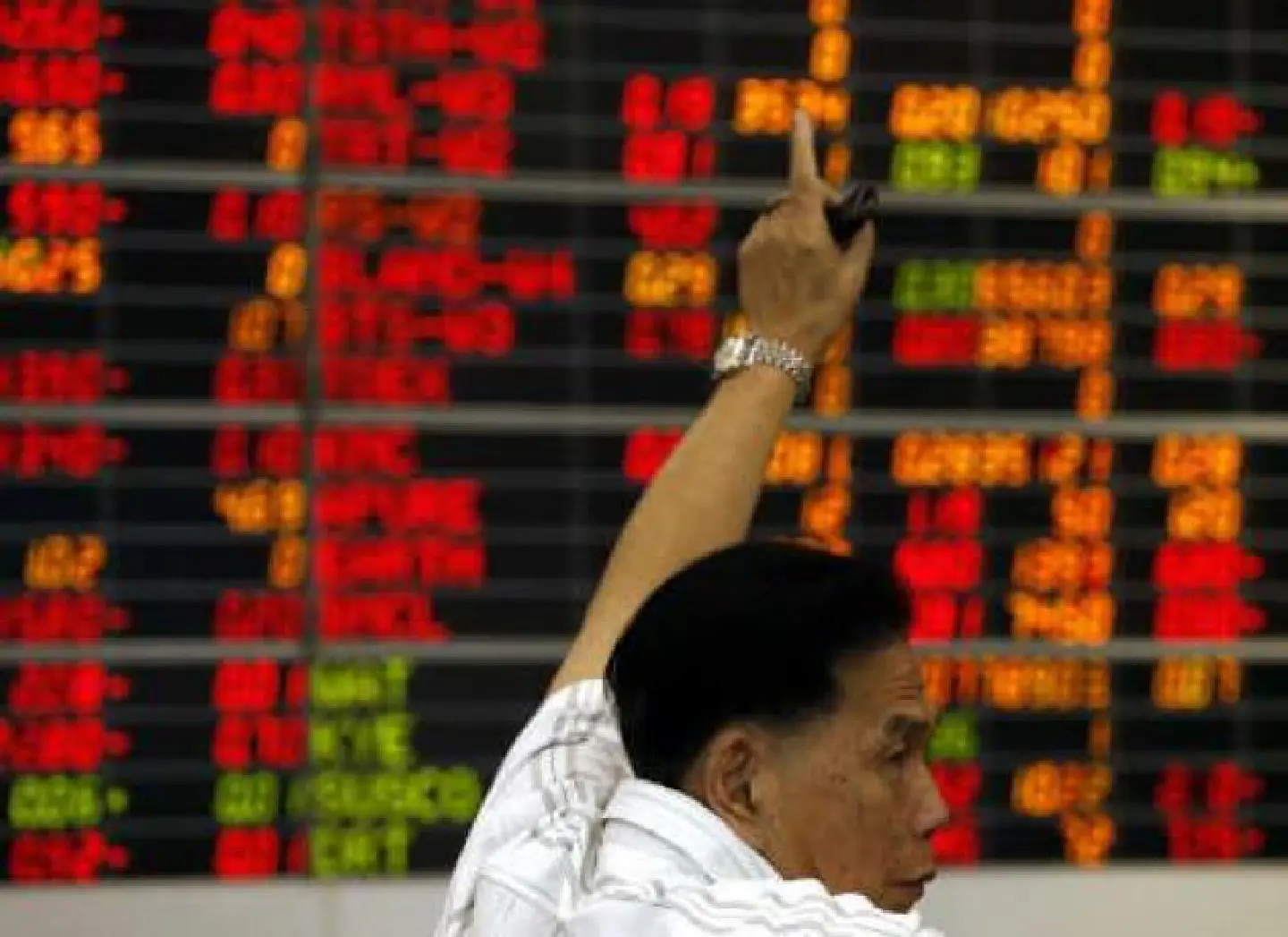 Capital outflows set to continue amid imbroglio Capital outflows set to continue amid imbroglio