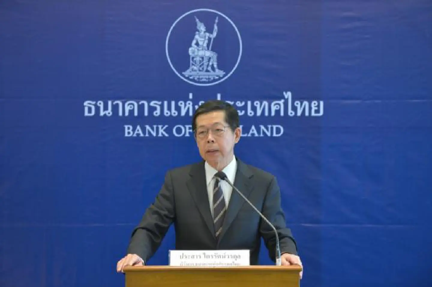 MPC retains interest rate, sees political crisis as short-term risk MPC retains interest rate, sees political crisis as short-term risk