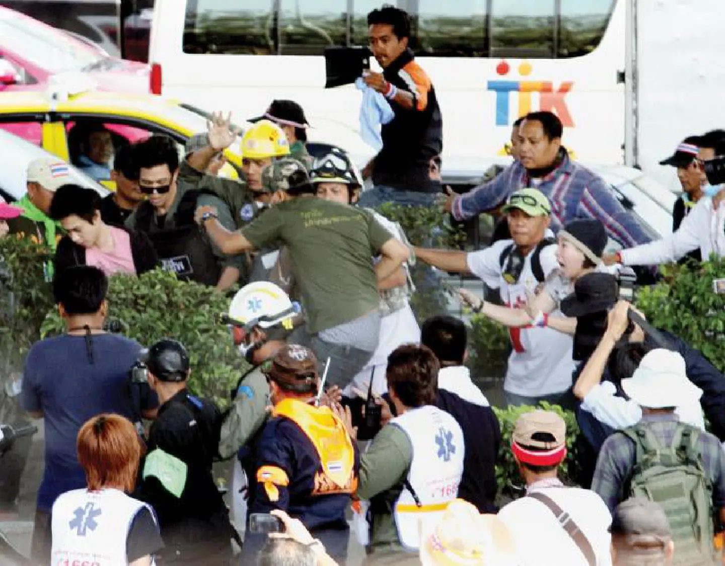 Poll set for Sunday amid fears of further violence Poll set for Sunday amid fears of further violence