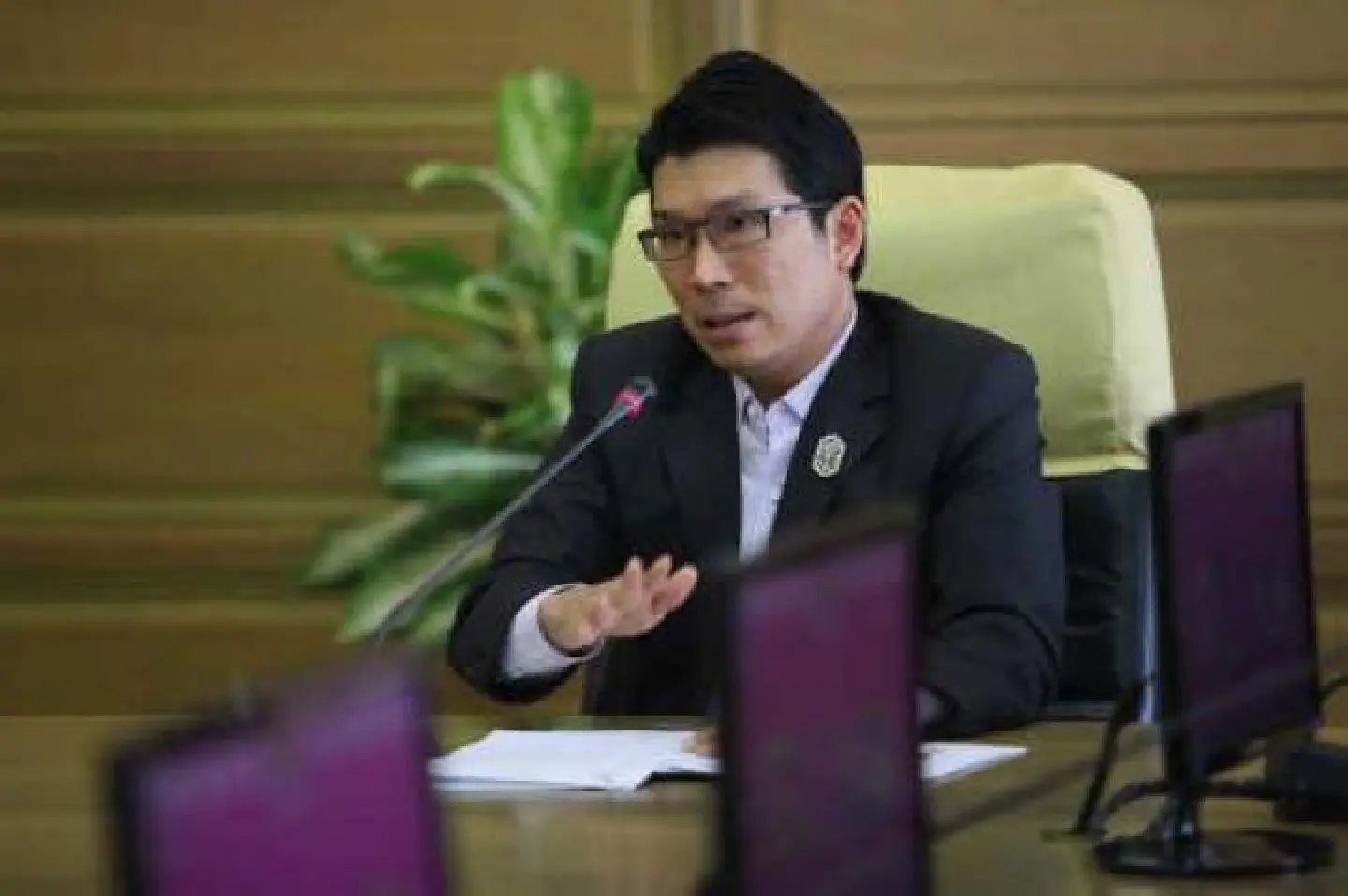 GSB president resigns after mass withdrawals GSB president resigns after mass withdrawals