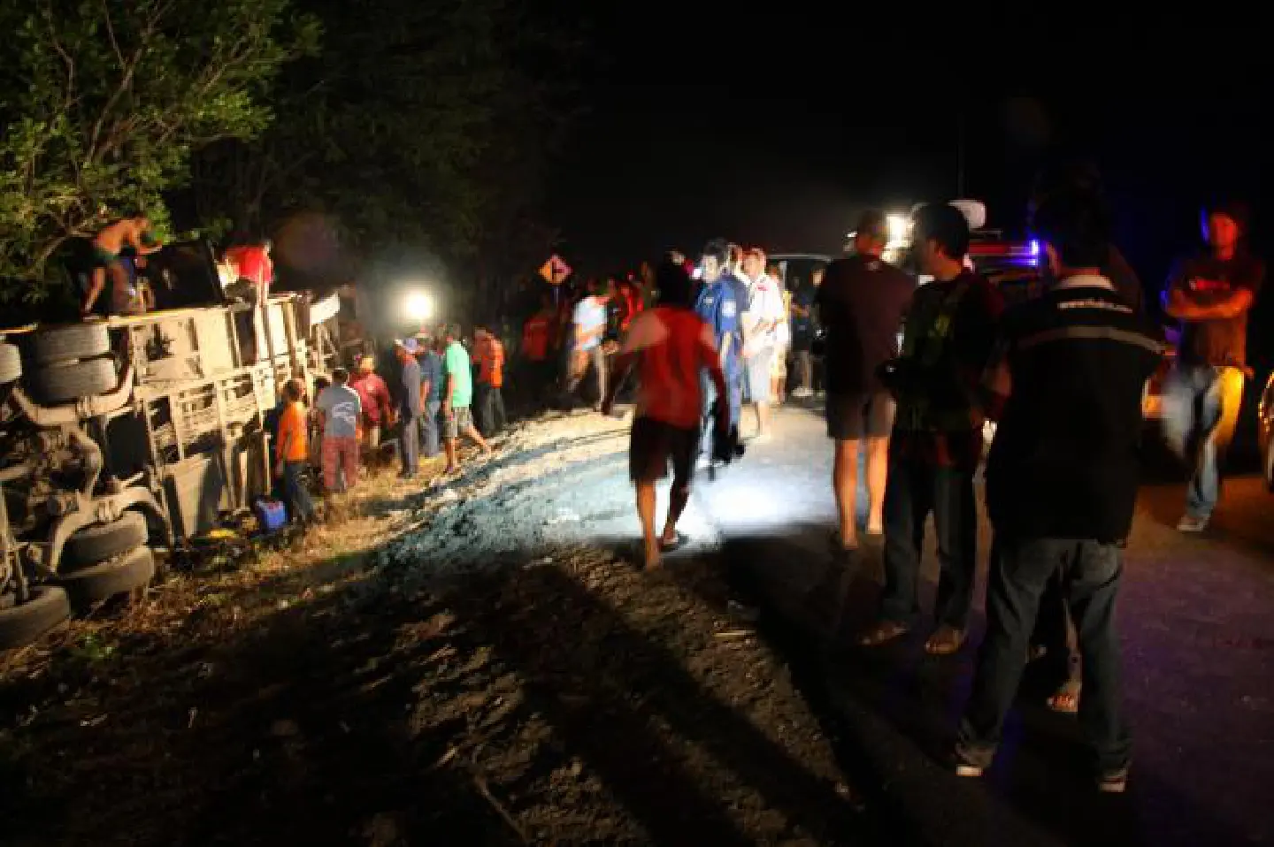 Bus overturns, 10 injured Bus overturns, 10 injured
