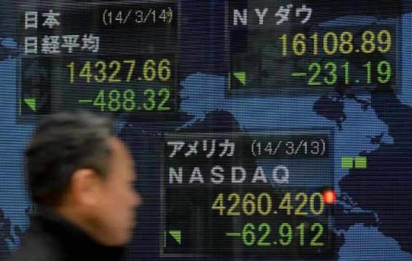 Investors fleeing pricey US stocks to pour money into SET, bourse president says Investors fleeing pricey US stocks to pour money into SET, bourse president says