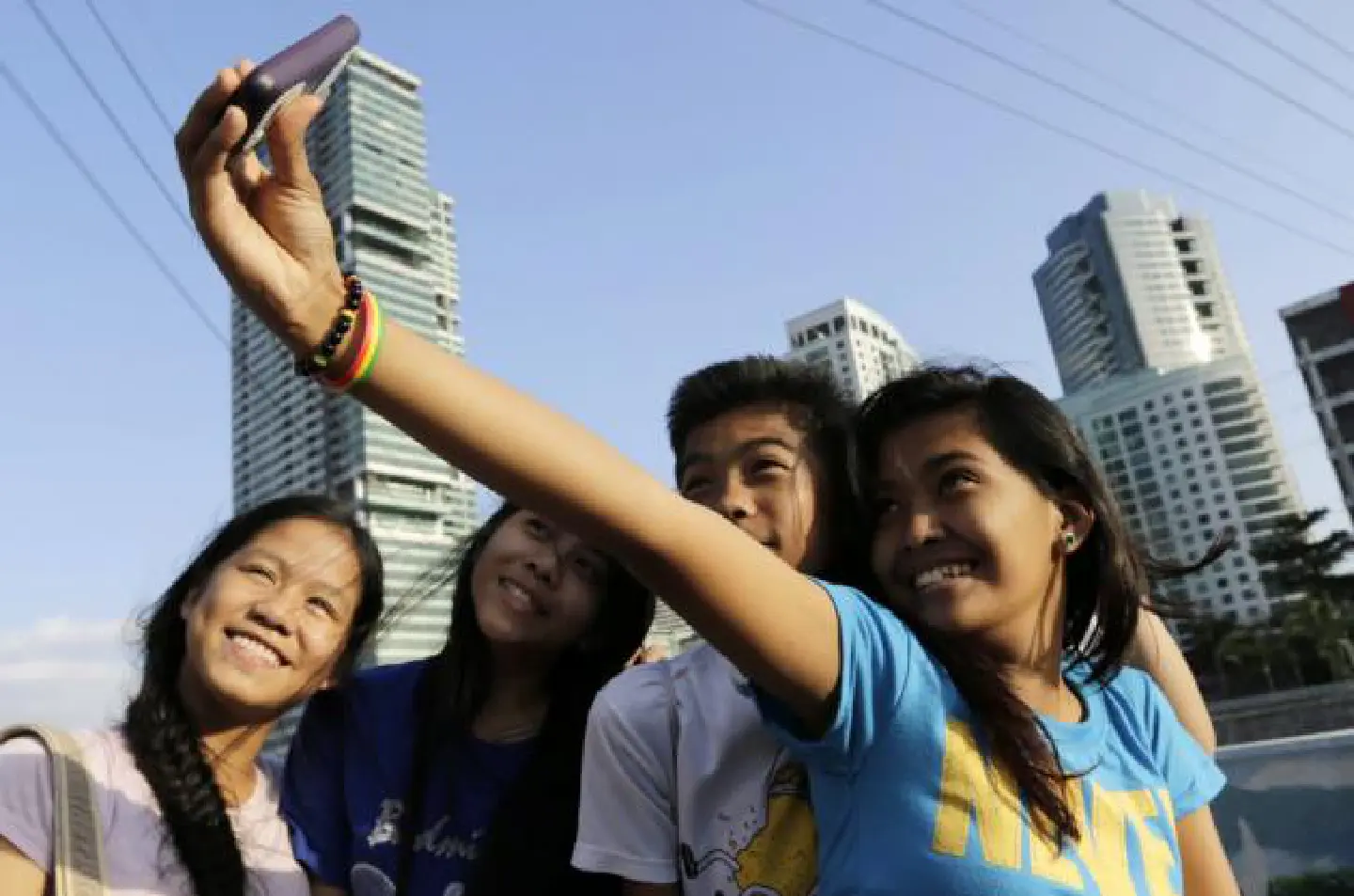 Thais somehow lose selfie race Thais somehow lose selfie race