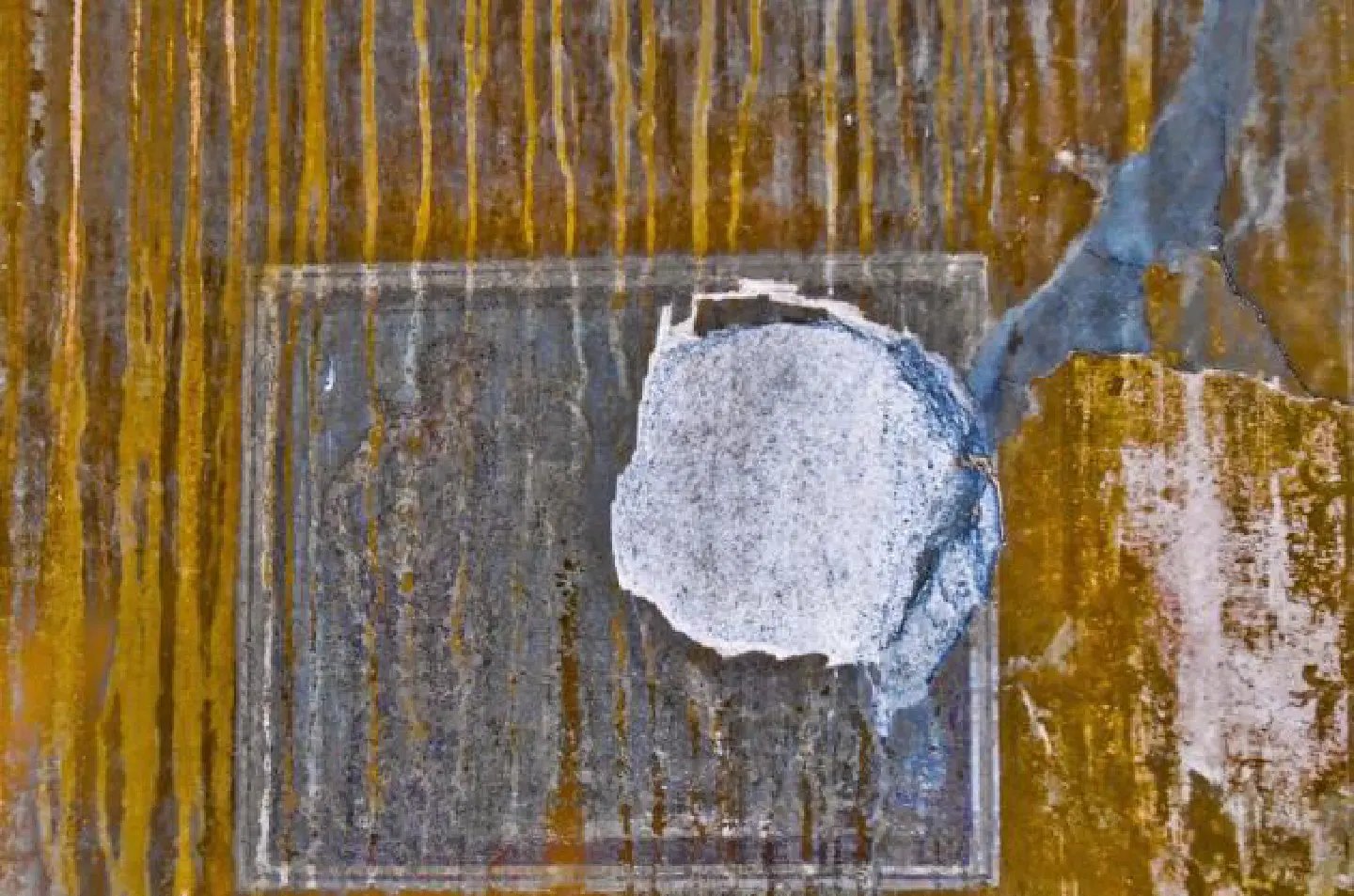 Thieves steal part of Pompeii fresco Thieves steal part of Pompeii fresco
