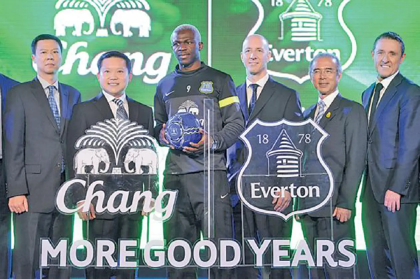 Chang inks record deal with Everton